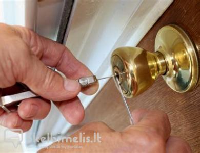 Avarinis spynų atidarymas